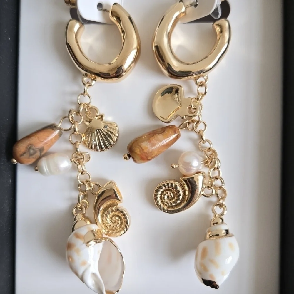 New WeWoreWhat Seashell Charm Gold Hoop Drop Earrings New In Box